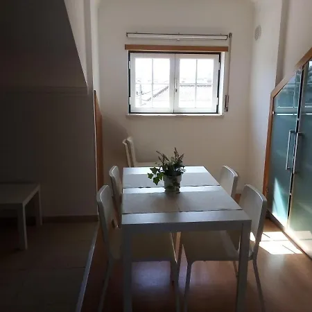 Peniche Surfshop House 费雷尔